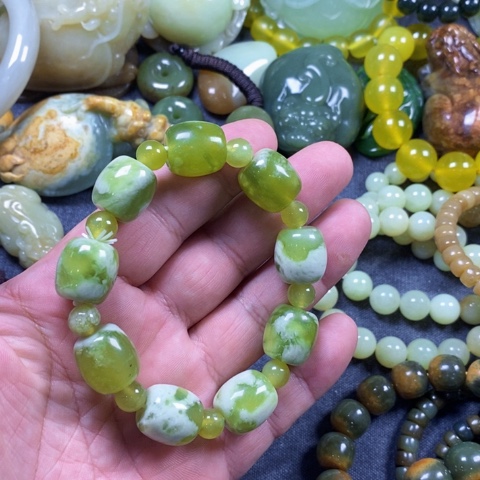 未镶嵌蛇纹石玉手链