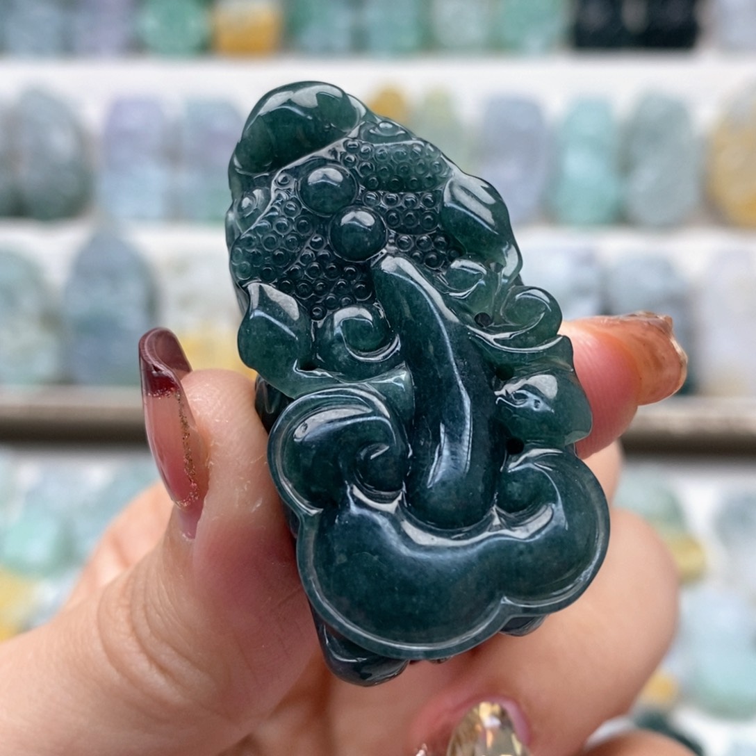 翡翠吊坠(赠链)未镶嵌