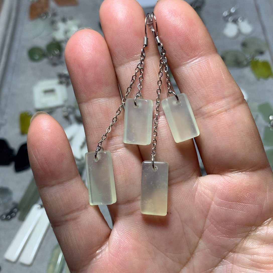 蛇纹石玉耳环未镶嵌