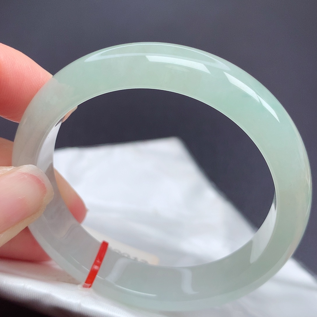 翡翠手镯未镶嵌52圈口