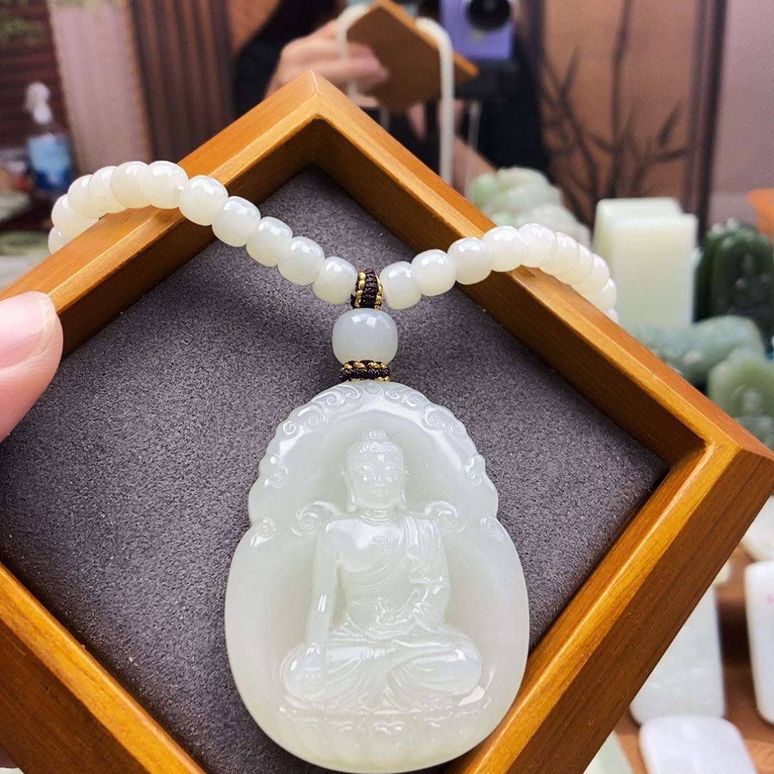 颈饰未镶嵌和田玉