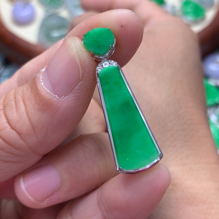 翡翠吊坠(不含链)18K金镶嵌