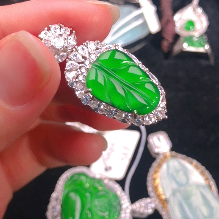 翡翠颈饰未镶嵌9，