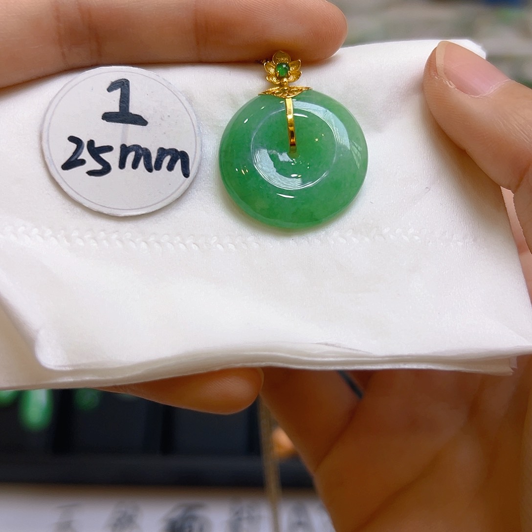 翡翠颈饰18K金镶嵌翡翠