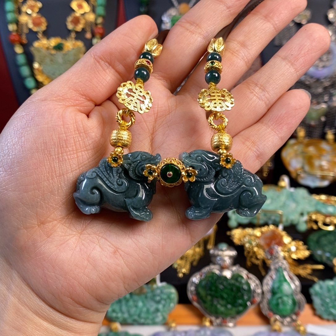 翡翠颈饰未镶嵌貔貅吊坠 炸价