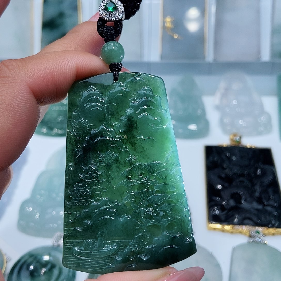 翡翠颈饰未镶嵌缅甸