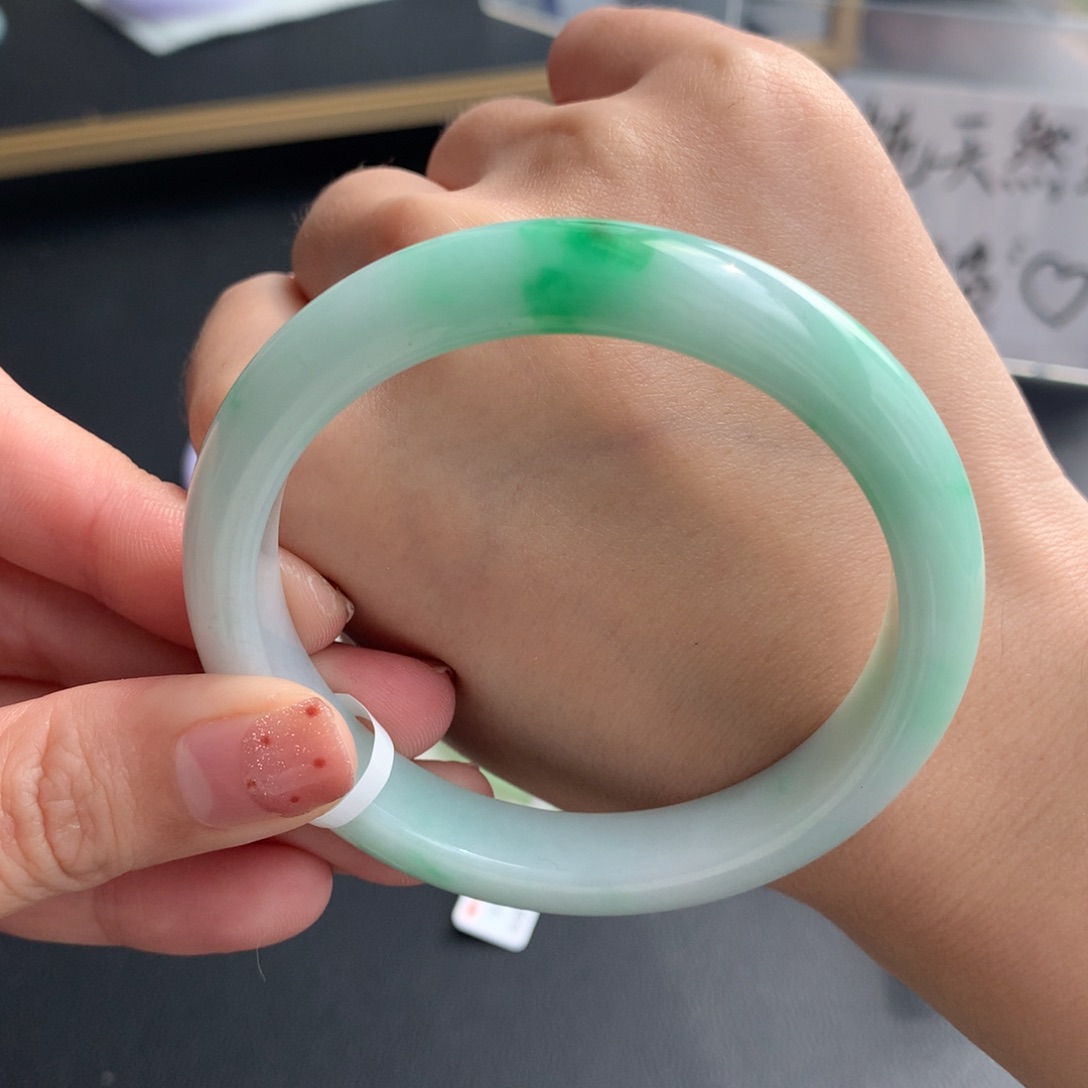 翡翠未镶嵌手镯白底青