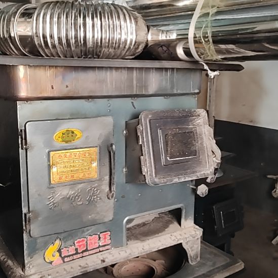 二手无烟气化炉瑕疵带6节烟管两个弯头一个水箱