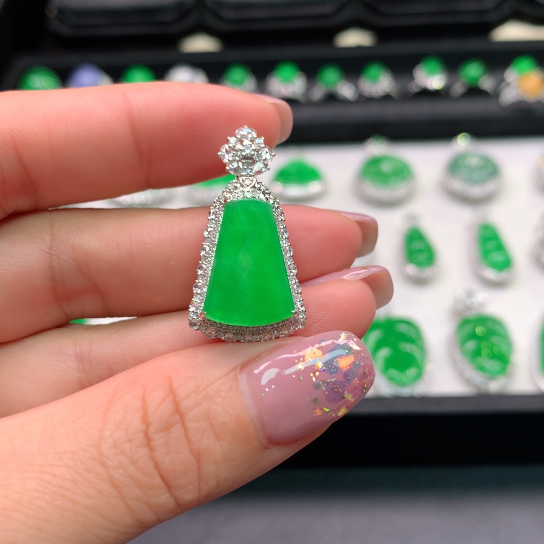 翡翠吊坠(不含链)18K金镶嵌