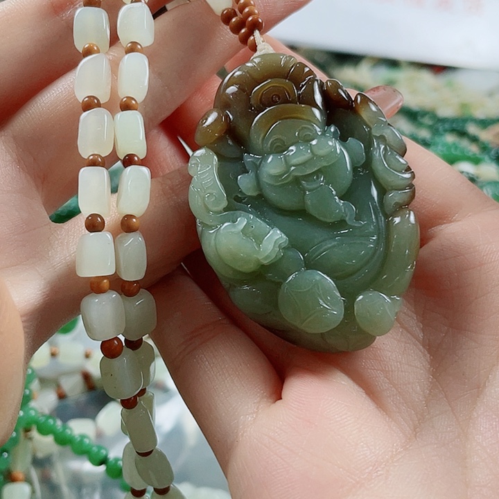 颈饰未镶嵌和田玉