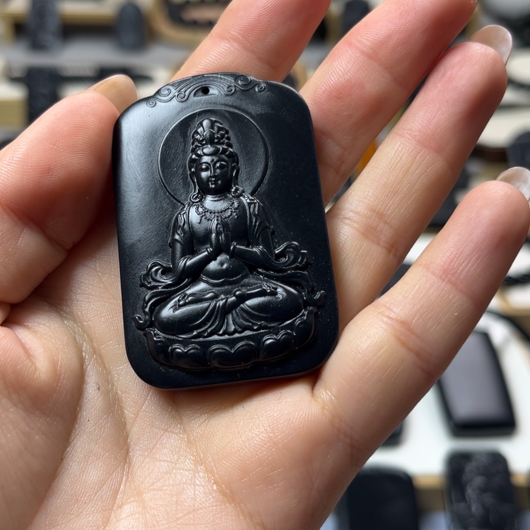 和田玉（墨玉）未镶嵌颈饰观音带裂