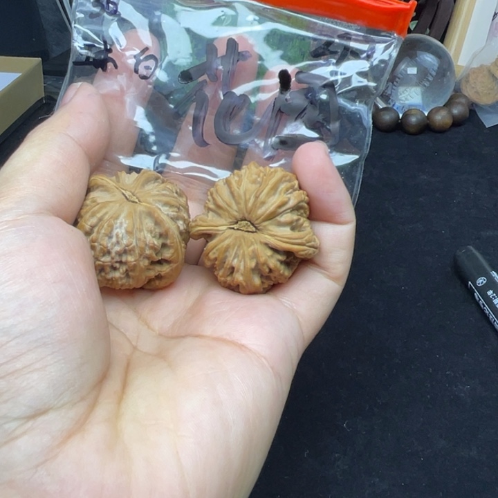 文玩核桃把件花**霸白狮子