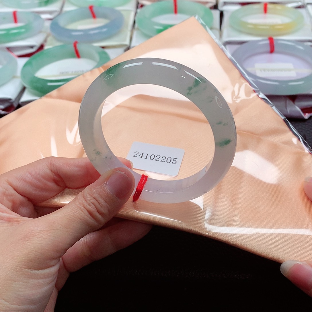 翡翠手镯未镶嵌天然A货翡翠手镯