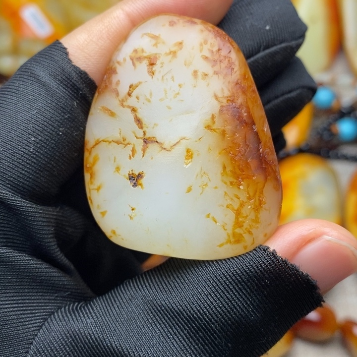 和田玉未镶嵌把件