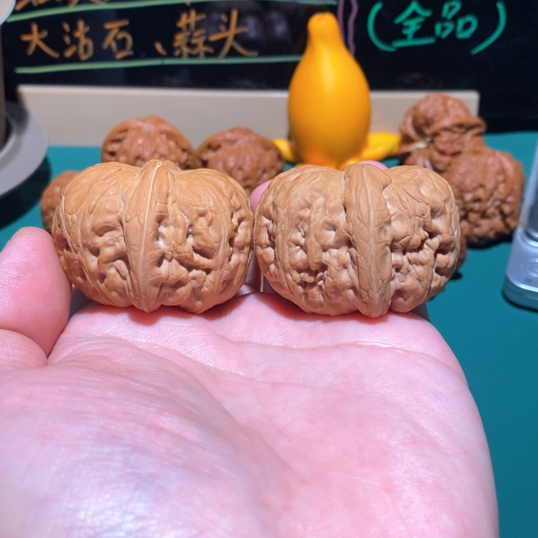 文玩核桃把件45元宝小水尖