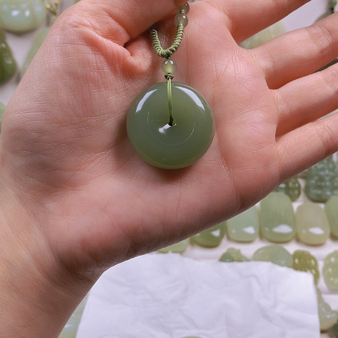 含***草和田玉未镶嵌颈饰