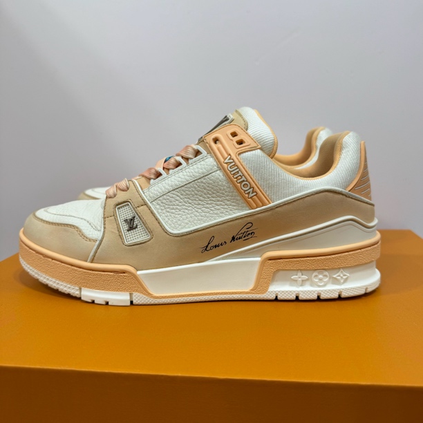 95新 LouisVuitton/路易威登 38码 trainer 粉白 时尚板鞋