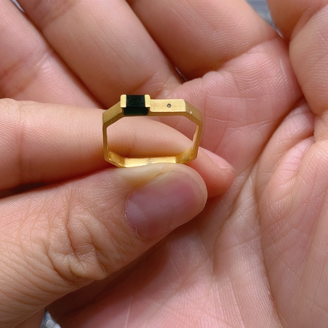 翡翠戒指18K金镶嵌戒指