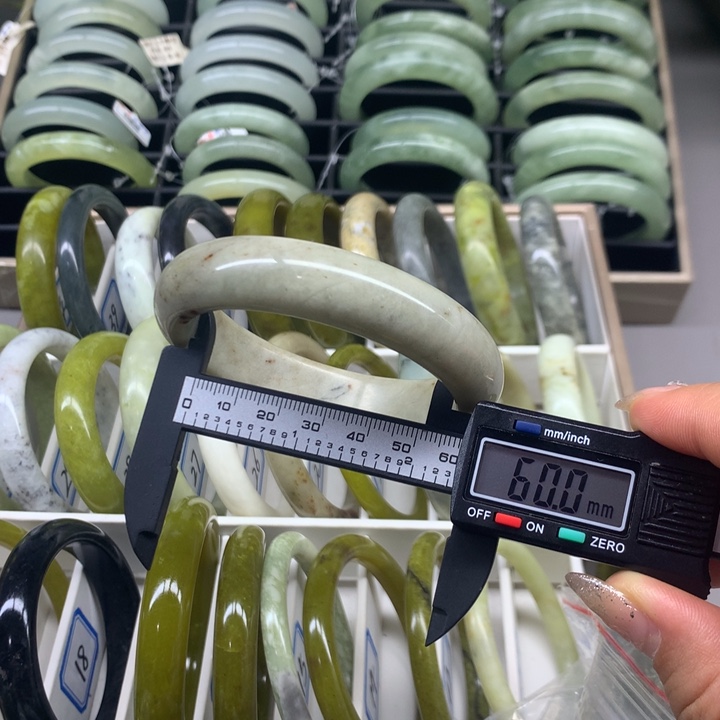 蛇纹石玉未镶嵌手镯20