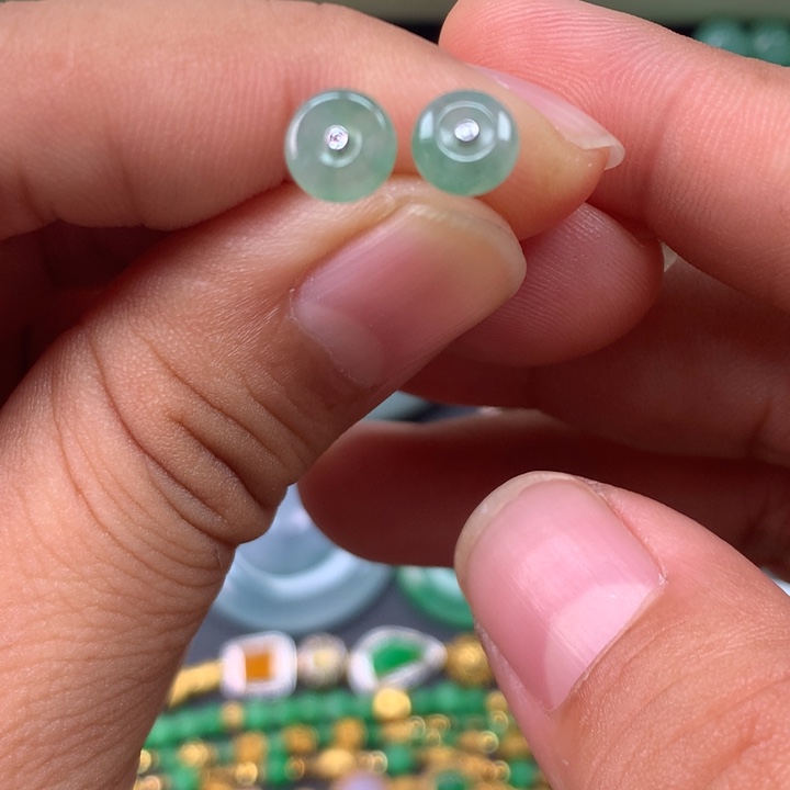 翡翠18K金镶嵌耳饰耳钉