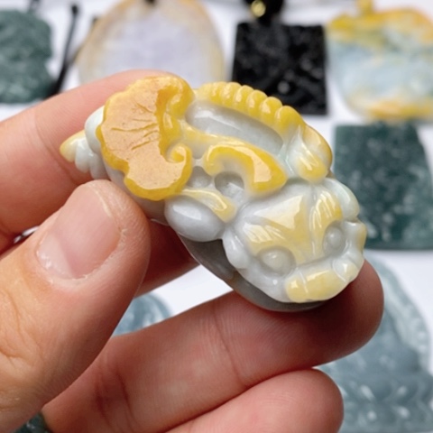 翡翠颈饰未镶嵌翡翠