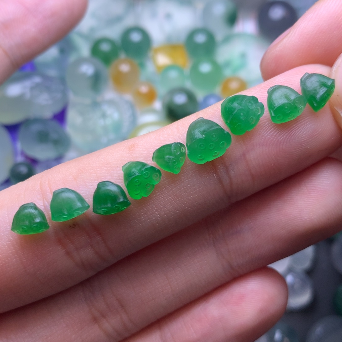 定制翡翠未镶嵌挂件