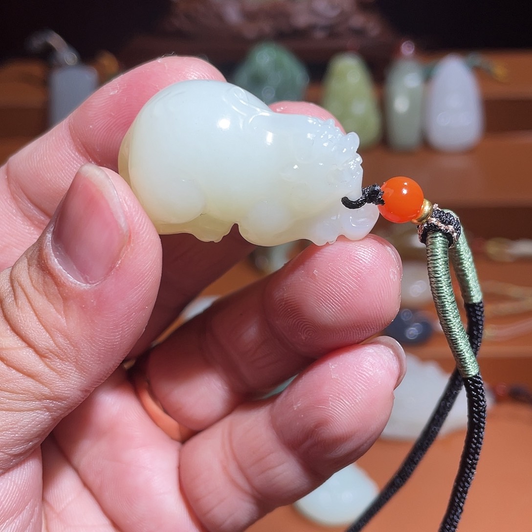 和田玉未镶嵌颈饰