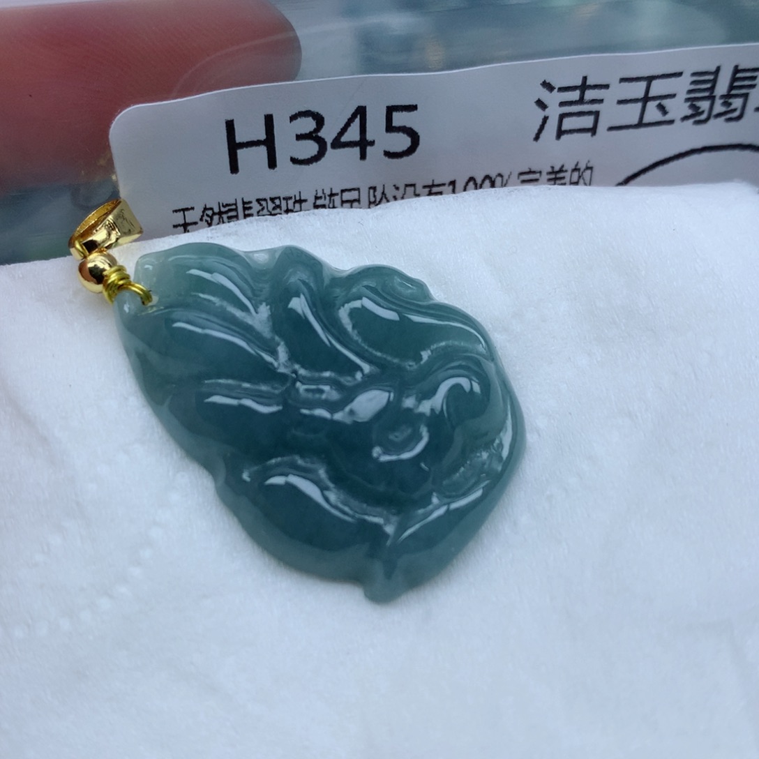 翡翠颈饰未镶嵌手串。