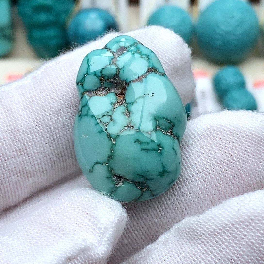 绿松石未镶嵌珠宝奇石