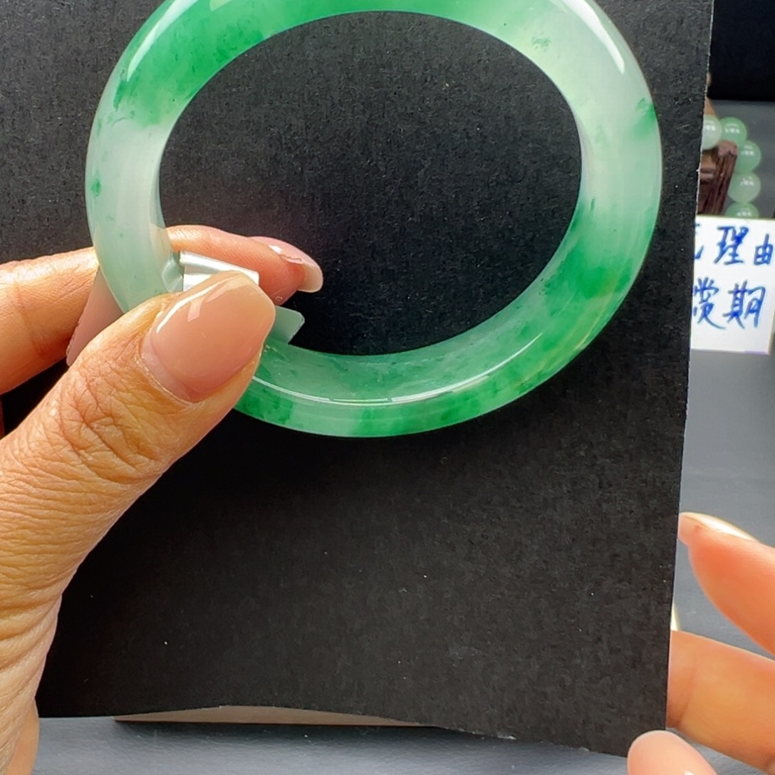 石英质玉（非洲翠）未镶嵌手镯