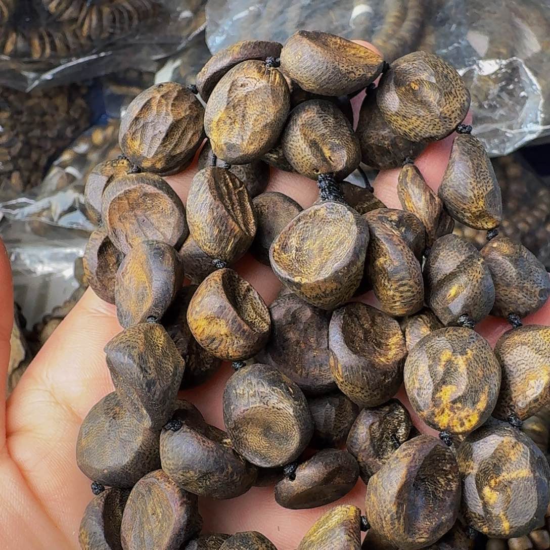 沉香手串沉水树上留疤71.8