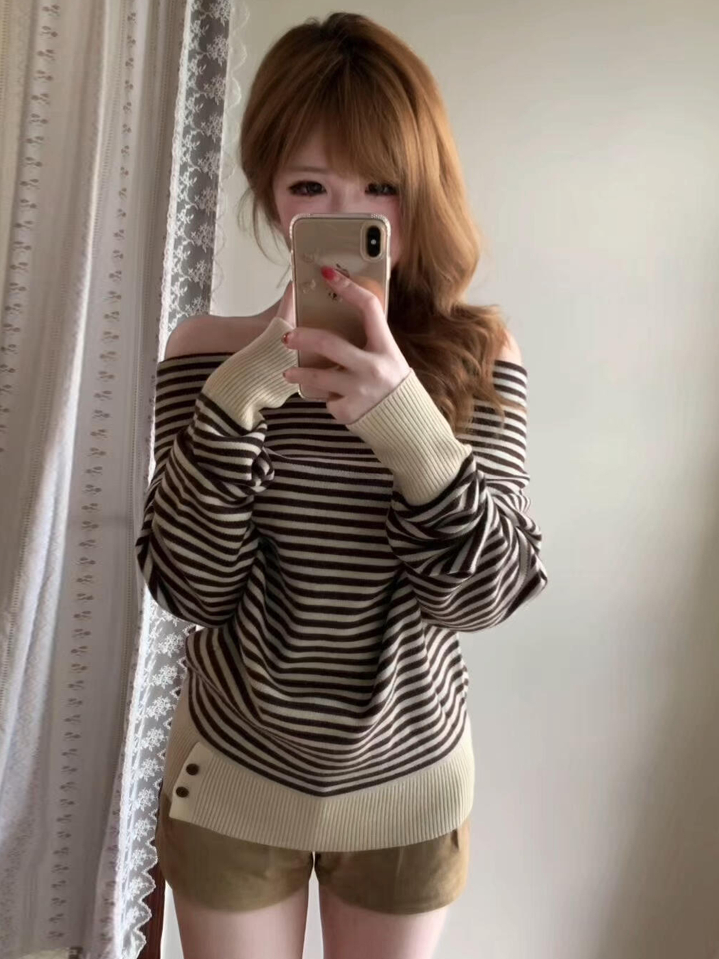 韩系早秋氛围感穿搭长袖毛衣女宽松慵懒风条纹一字肩针织套头上衣