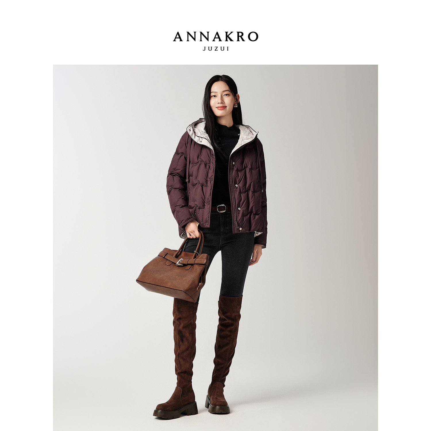 玖姿安娜蔻KWFD03303休闲通勤风撞色连帽发热鹅绒女2025冬