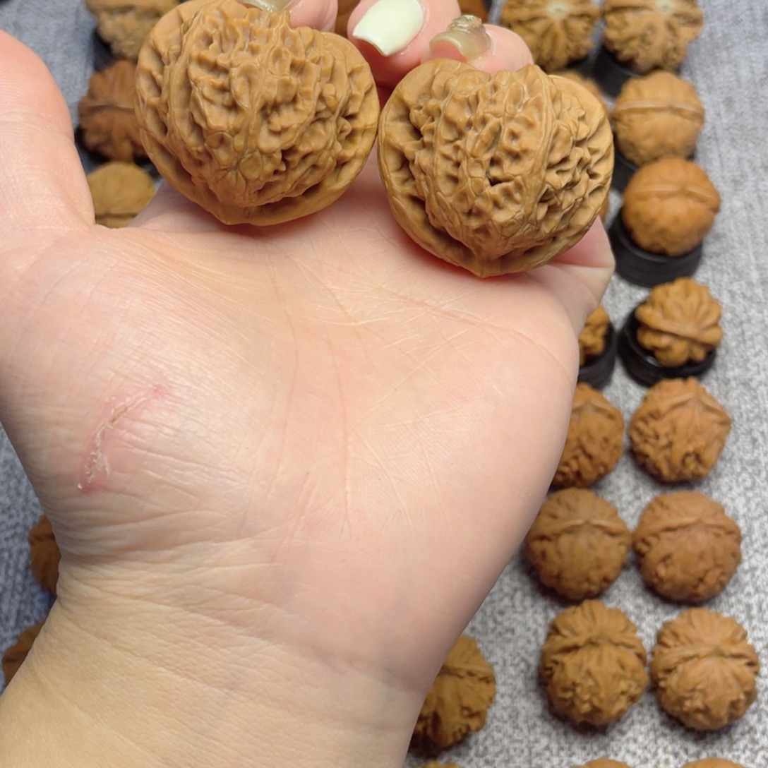 文玩核桃把件爱心宫灯