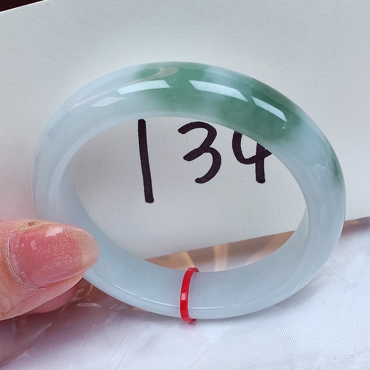 翡翠手镯未镶嵌翡翠