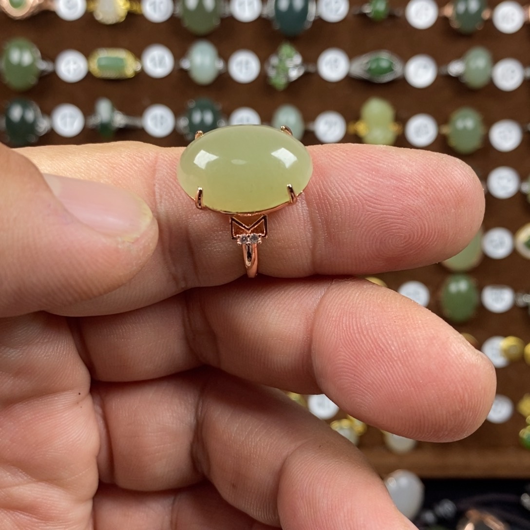 和田玉（青白玉）戒指合金