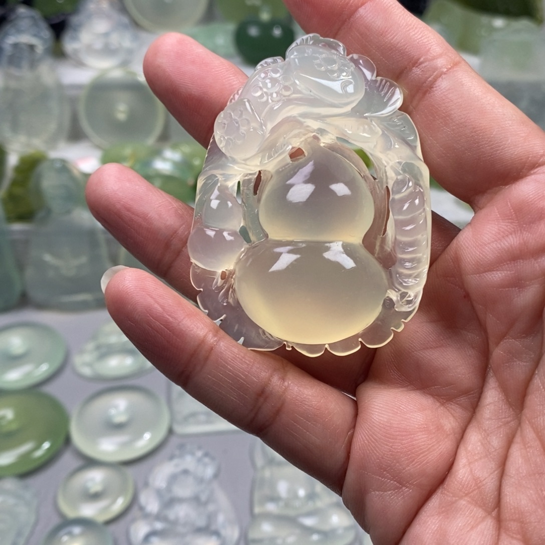 蛇纹石玉未镶嵌颈饰