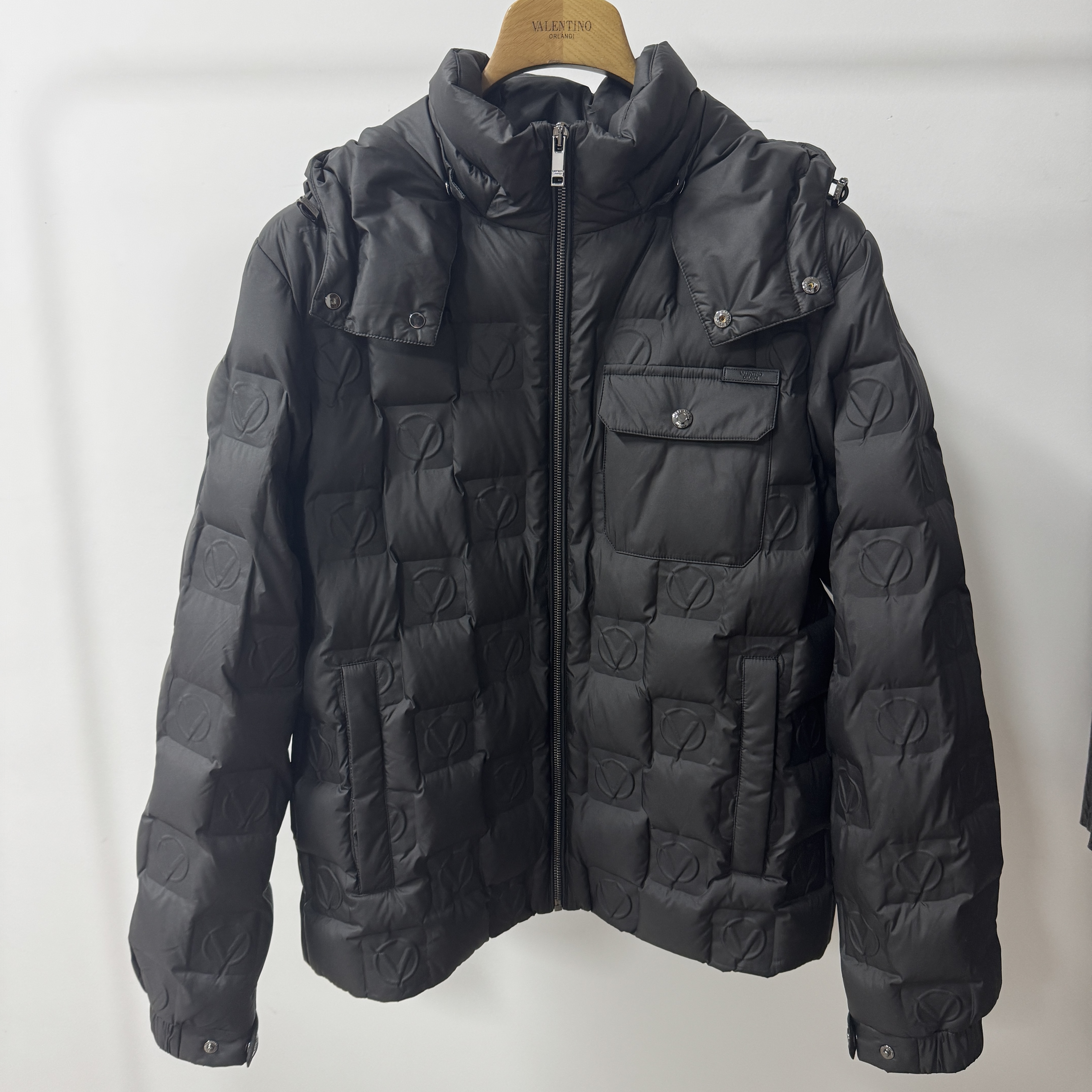 华伦天奴.奥兰迪男士冬季欧美风百搭无工艺老花羽绒服1VR175575