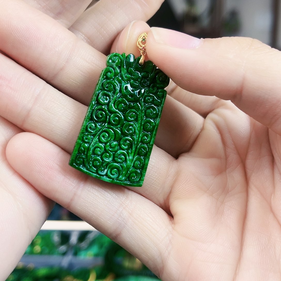 翡翠颈饰18K金镶嵌吊坠