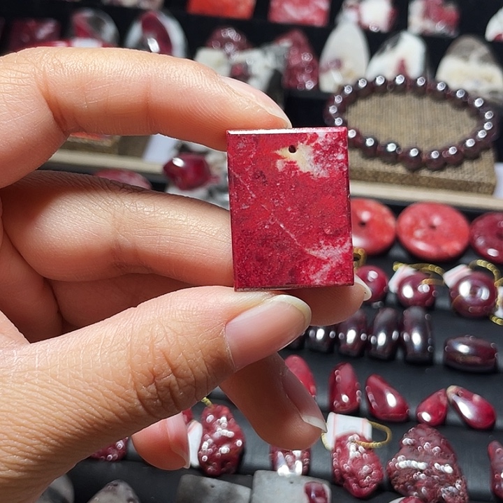 天然辰砂原矿红砂无事牌21.2克