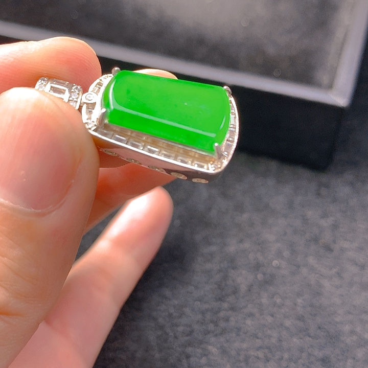 翡翠银S925镶嵌颈饰翡翠