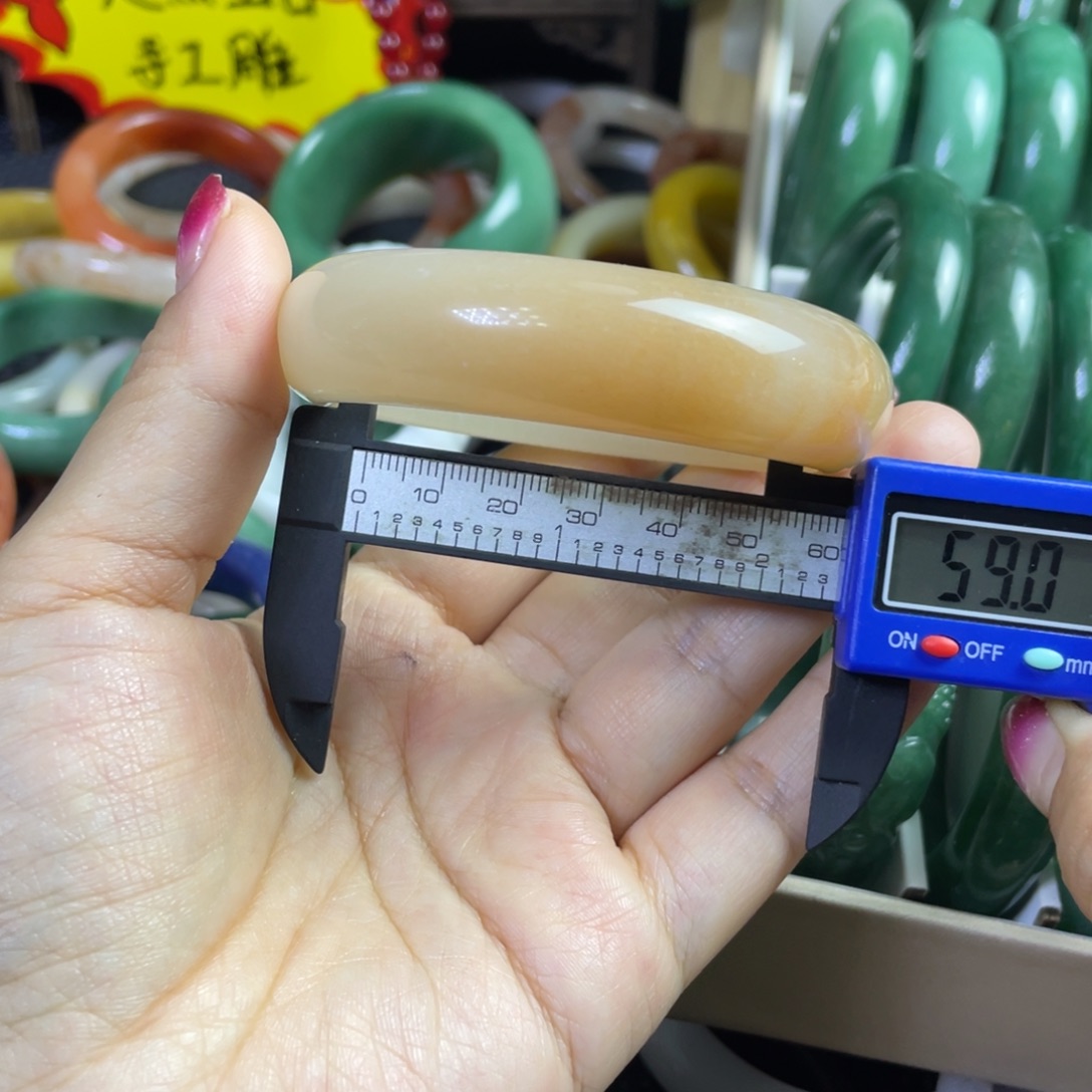石英岩玉未镶嵌手镯