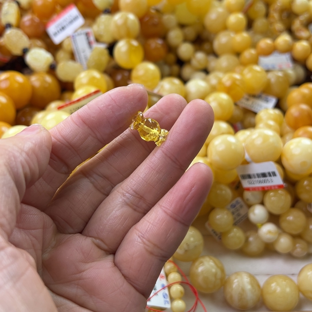 琥珀珠宝奇石未镶嵌