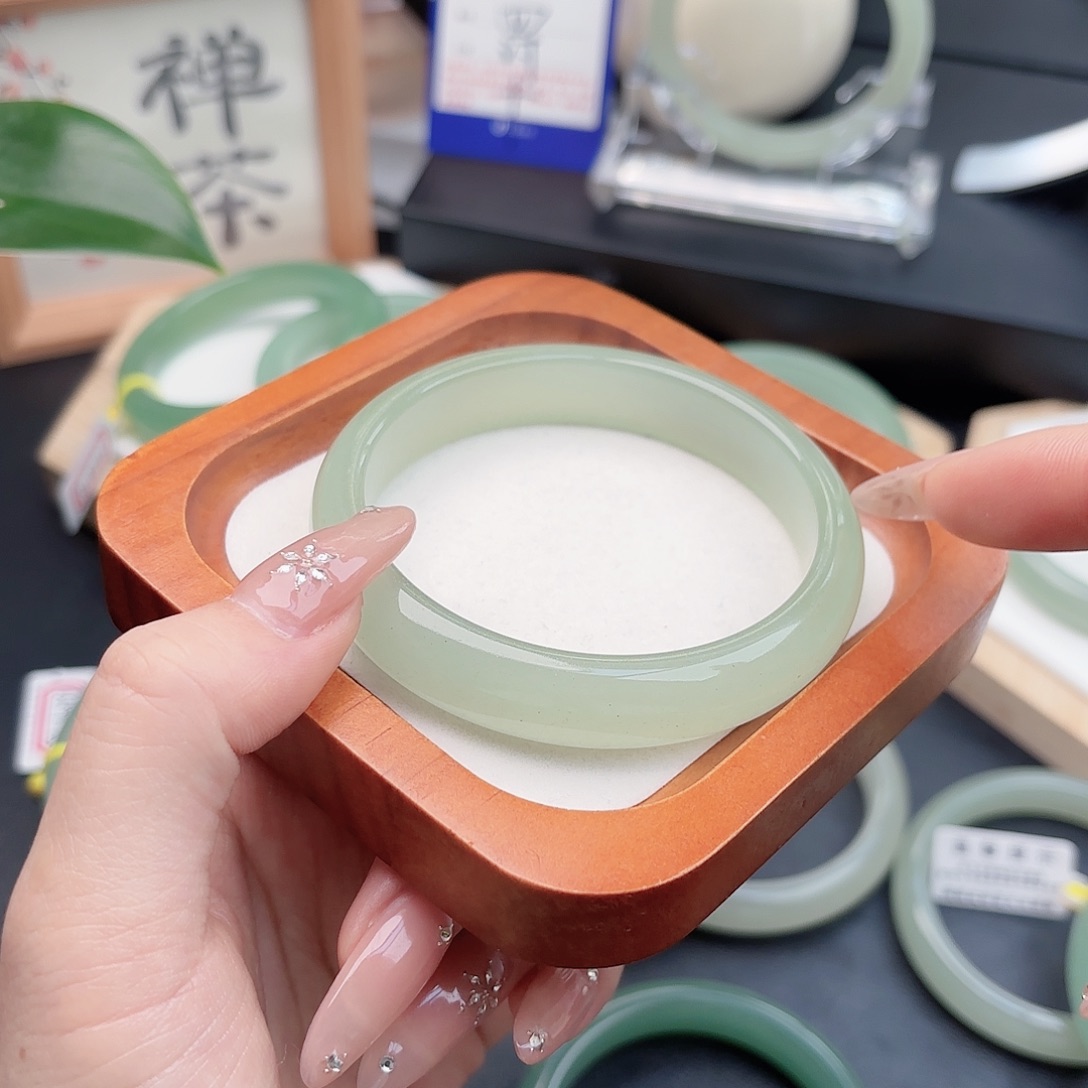 石英质玉未镶嵌手镯60