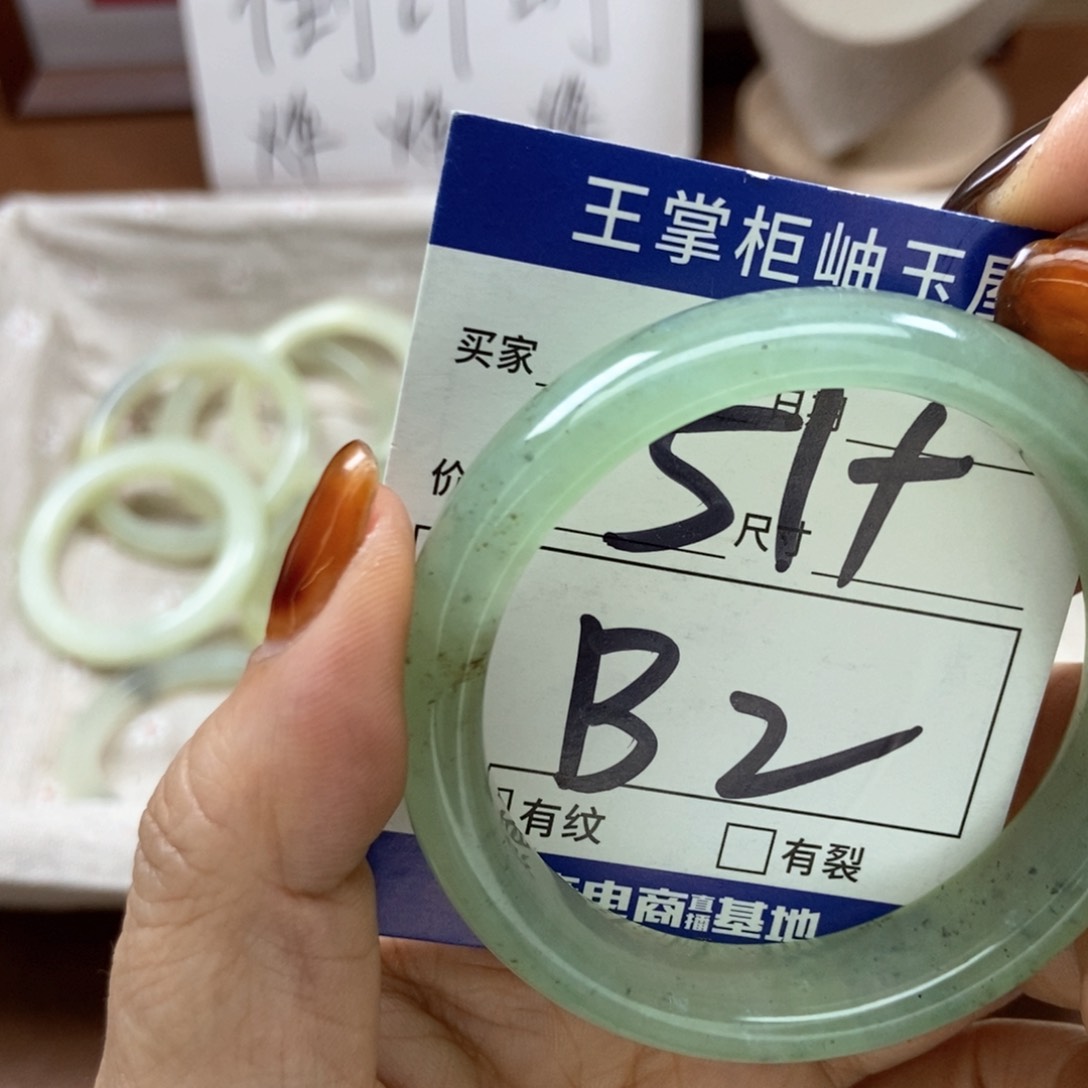 岫玉手镯手镯未镶嵌