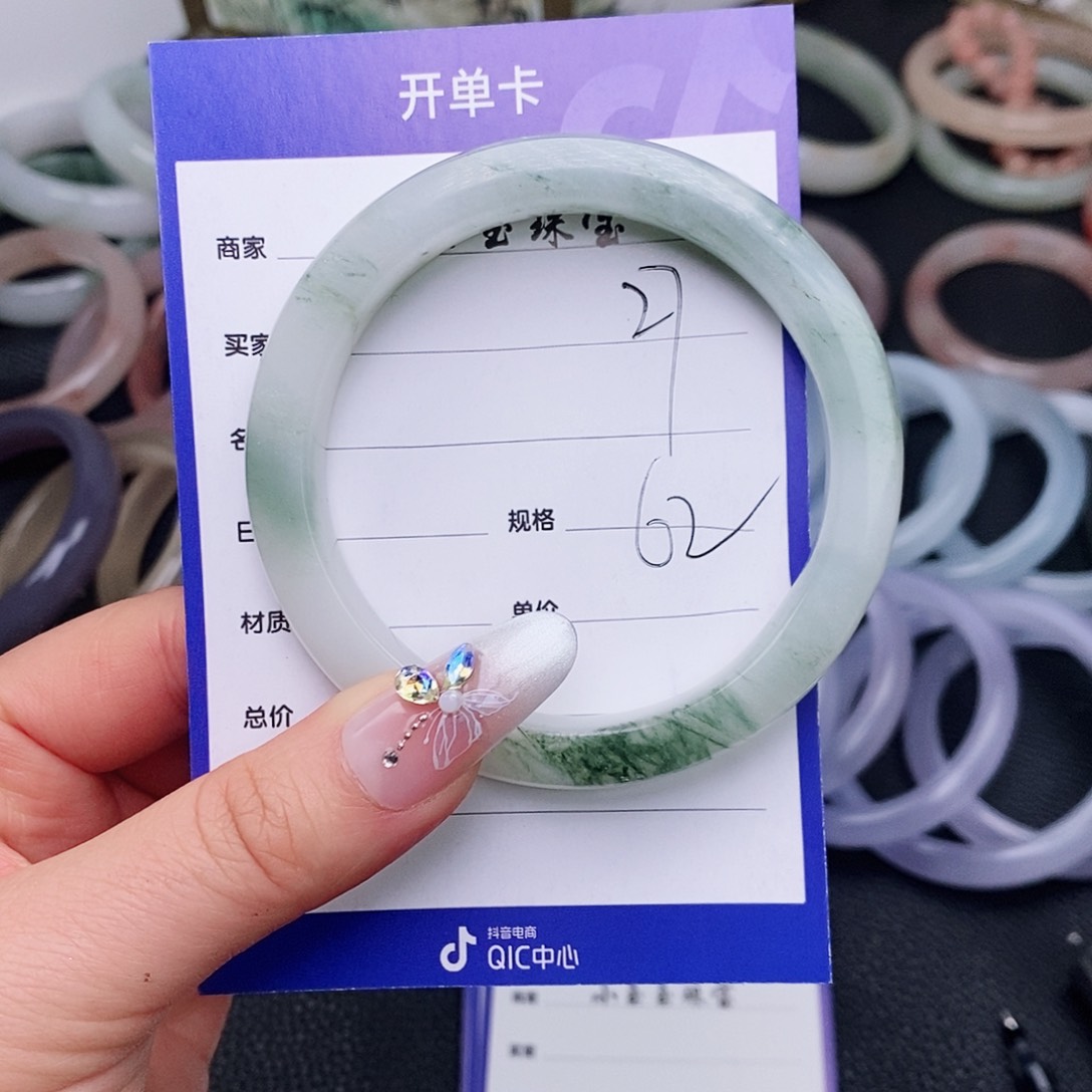 石英质玉手镯未镶嵌