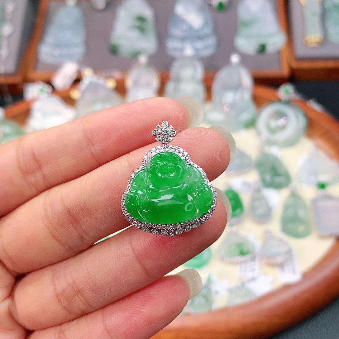 颈饰18K金镶嵌翡翠佛公