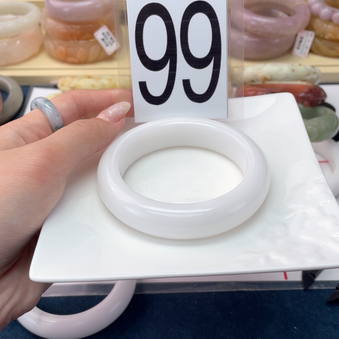 石英岩玉未镶嵌手镯