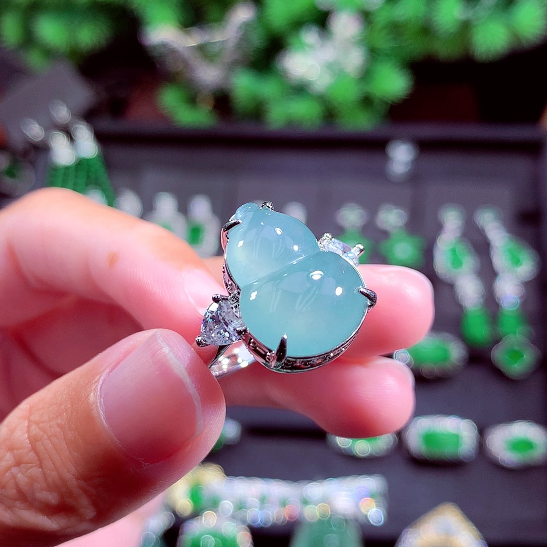 颈饰未镶嵌翡翠天然