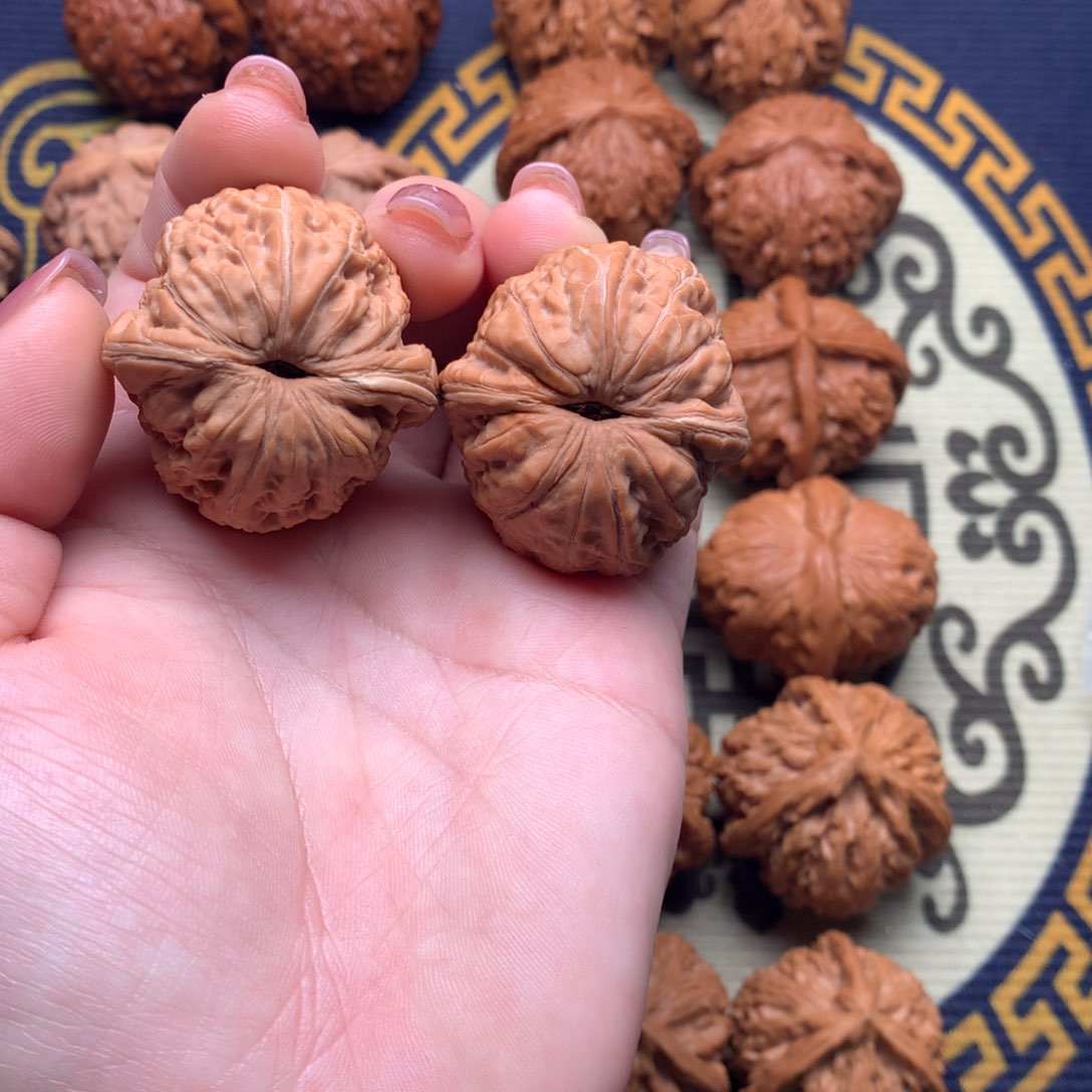 文玩核桃吊坠元宝平谷37